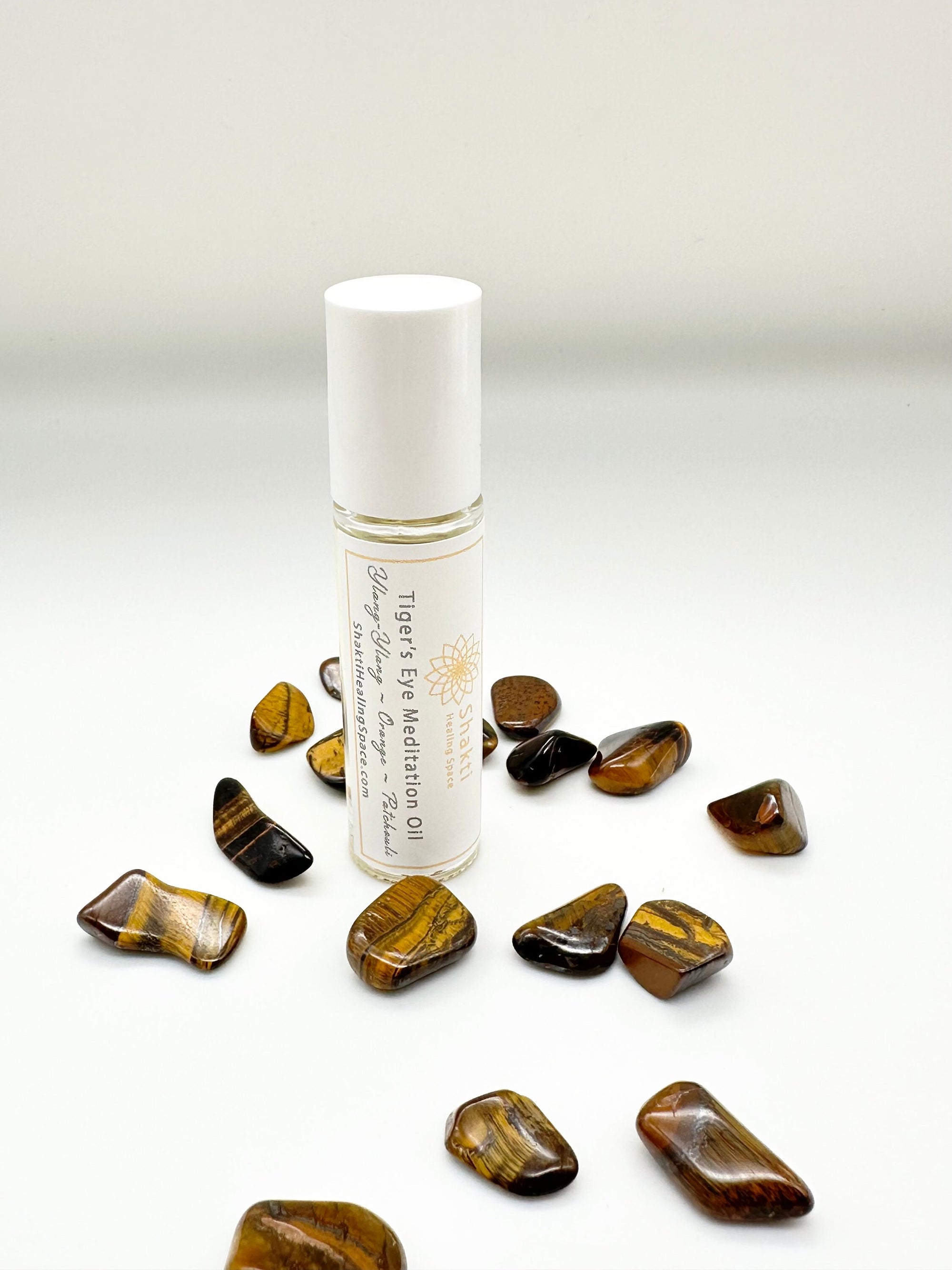 Meditation oil for solar plexus with tiger's eye chips.